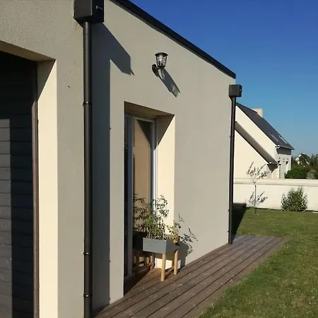 Maison Dans Quartier Residentiel A Cote De Caen