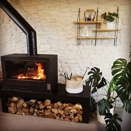 Maison Dans Quartier Residentiel A Cote De Caen