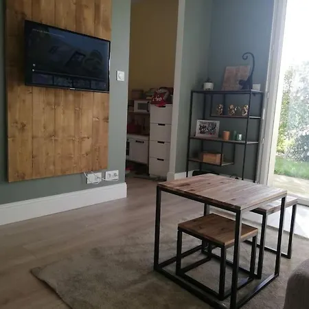 Maison Dans Quartier Residentiel A Cote De Caen بيت للعطل *