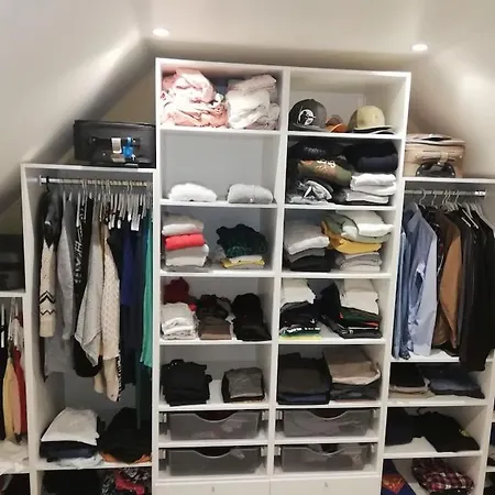 Maison Dans Quartier Residentiel A Cote De Caen *