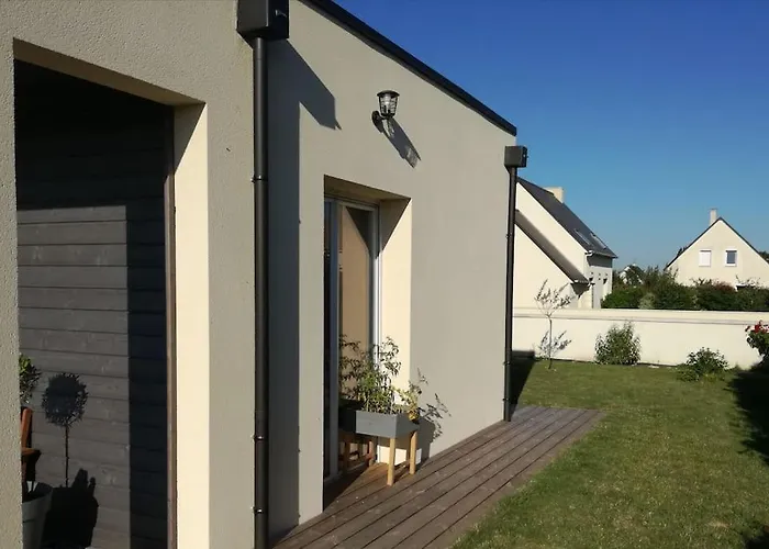 Maison Dans Quartier Residentiel A Cote De Caen