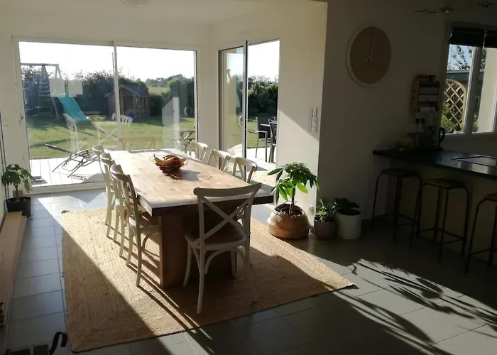 Maison Dans Quartier Residentiel A Cote De Caen Cagny (Calvados)