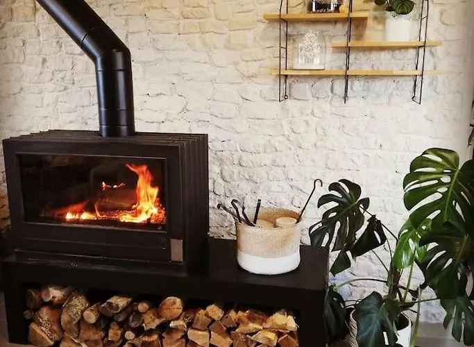 Maison Dans Quartier Residentiel A Cote De Caen