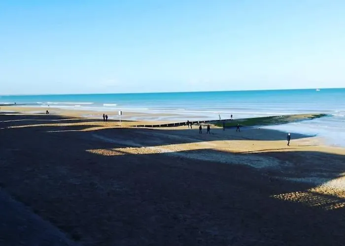 Maison Dans Quartier Residentiel A Cote De Caen