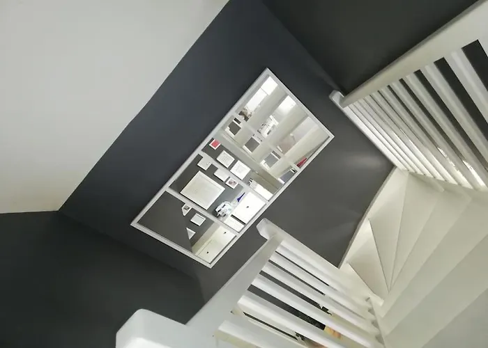 Maison Dans Quartier Residentiel A Cote De Caen